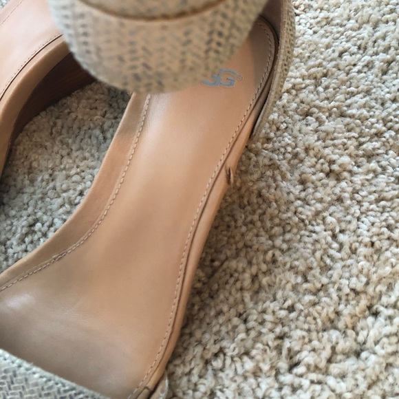 ❌✋🏻 UGGs Wedge Sandals Size 9 - Picture 4 of 11